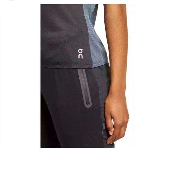 On running cloud performing black and grey shirt size M - Picture 3 of 14